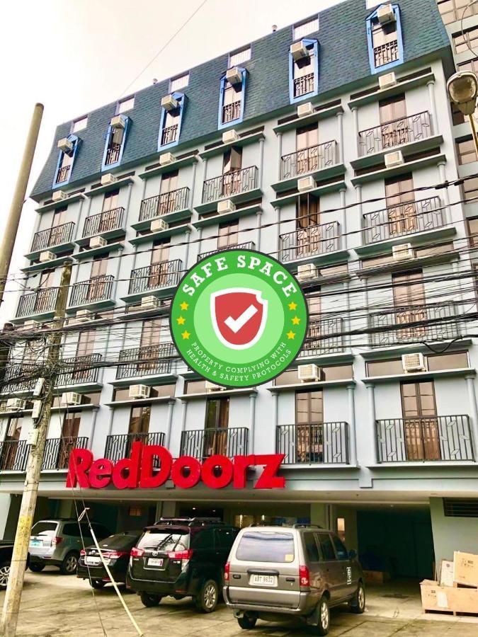 레드도어즈 플러스 앳 자르댕 스위트 과달루페 누에보 호텔 Mandaluyong 외부 사진
